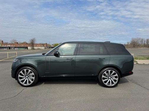 2025 Land Rover Range Rover P400 SE 7 Seat