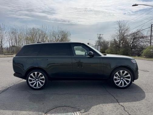 2025 Land Rover Range Rover P400 SE 7 Seat