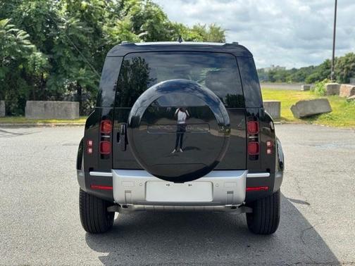 2025 Land Rover Defender P300