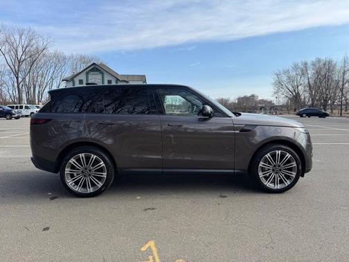 2025 Land Rover Range Rover Sport P360 SE