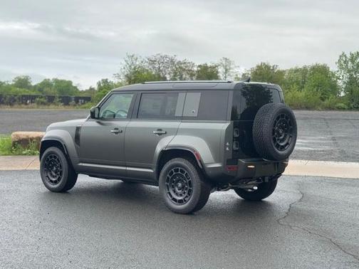 2025 Land Rover Defender V8