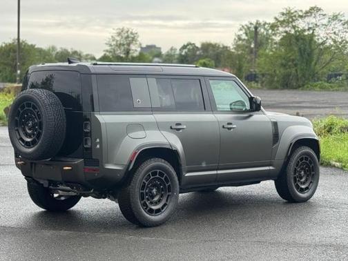 2025 Land Rover Defender V8