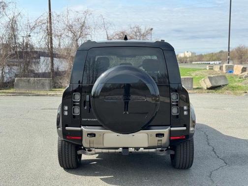 2025 Land Rover Defender P400 X