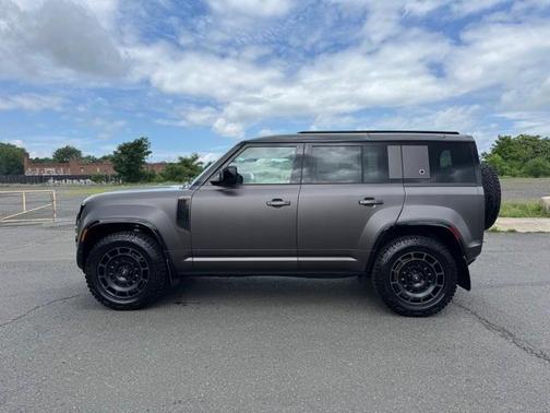 2025 Land Rover Defender V8