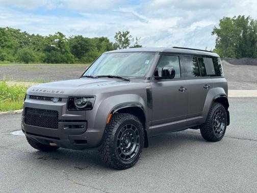 2025 Land Rover Defender V8