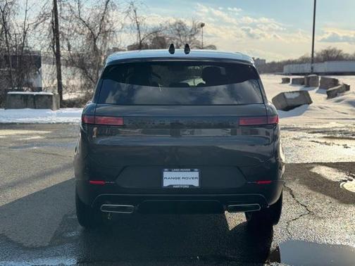 2026 Land Rover Range Rover Sport SE