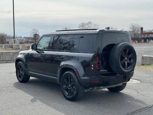 2022 Land Rover Defender 110 SE