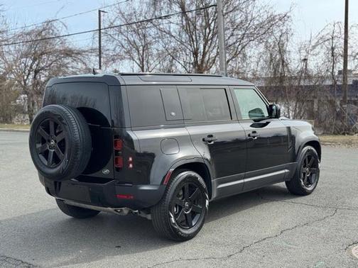 2022 Land Rover Defender 110 SE