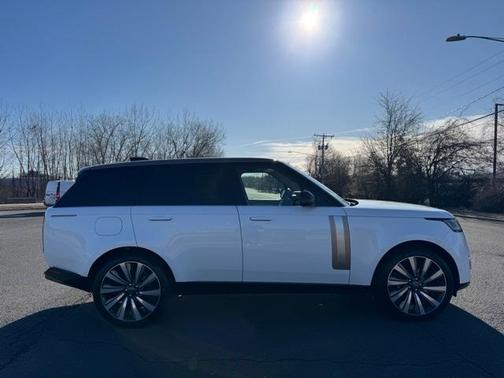 2025 Land Rover Range Rover P615 SV