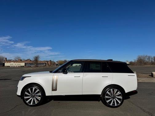 2025 Land Rover Range Rover P615 SV