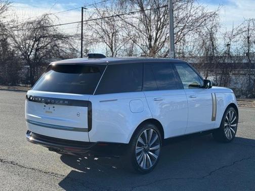 2025 Land Rover Range Rover P615 SV