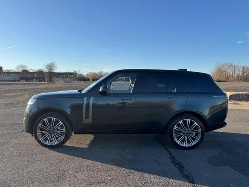 2025 Land Rover Range Rover P400 SE