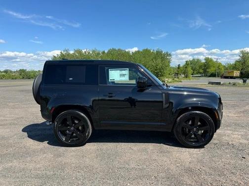 2024 Land Rover Defender P525 V8