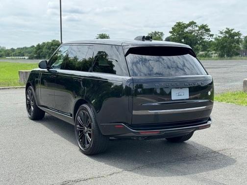 2025 Land Rover Range Rover P615 SV