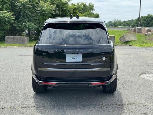 2025 Land Rover Range Rover P615 SV