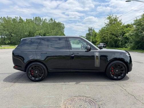 2025 Land Rover Range Rover P615 SV