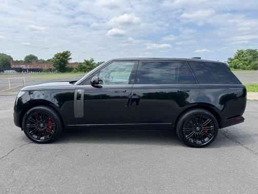 2025 Land Rover Range Rover P615 SV