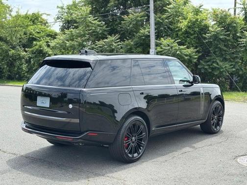 2025 Land Rover Range Rover P615 SV