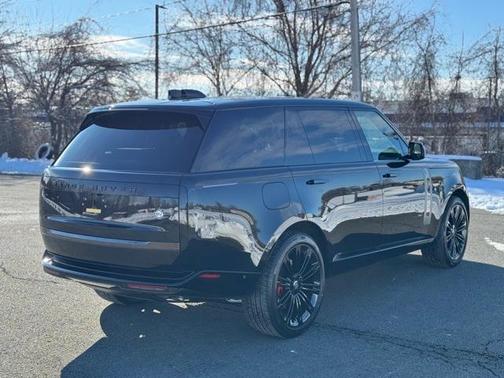 2025 Land Rover Range Rover P615 SV