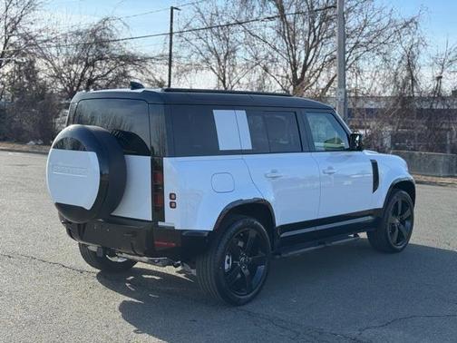 2025 Land Rover Defender P400 X-Dynamic SE