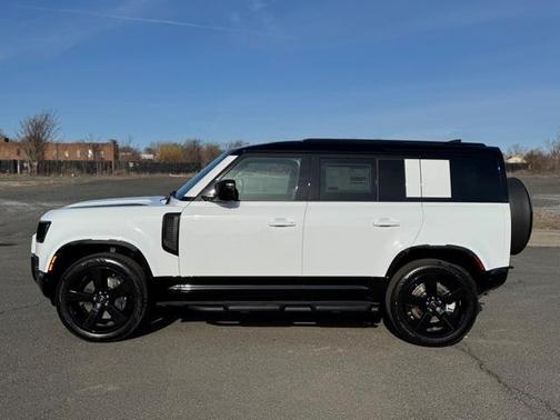 2025 Land Rover Defender P400 X-Dynamic SE