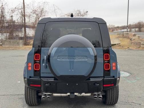 2025 Land Rover Defender P500 X-Dynamic SE