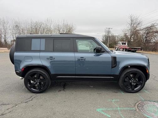 2025 Land Rover Defender P500 X-Dynamic SE