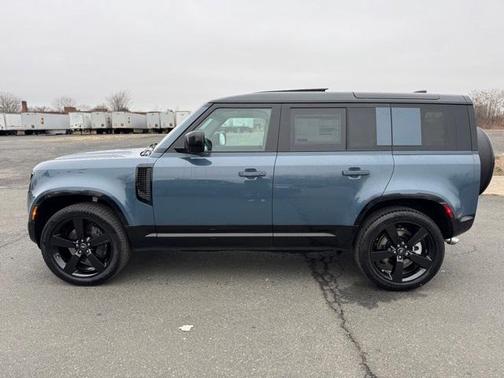 2025 Land Rover Defender P500 X-Dynamic SE
