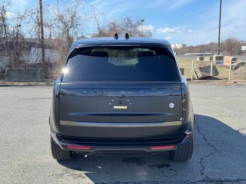 2025 Land Rover Range Rover P615 SV