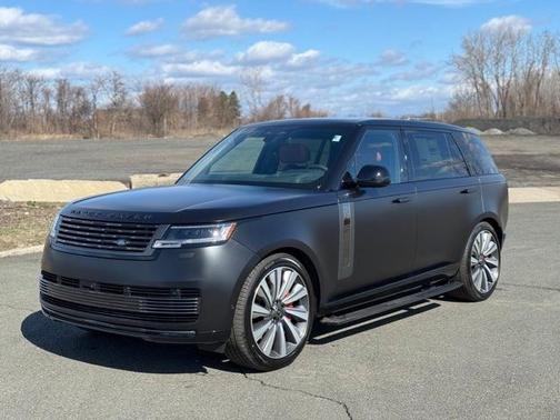2025 Land Rover Range Rover P615 SV