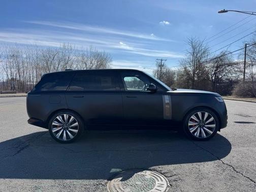2025 Land Rover Range Rover P615 SV