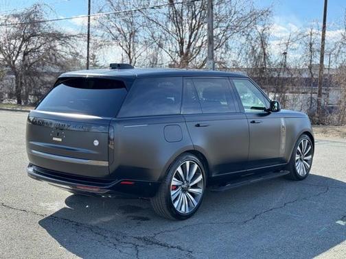 2025 Land Rover Range Rover P615 SV