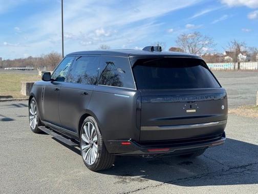 2025 Land Rover Range Rover P615 SV