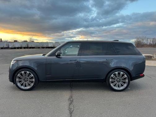 2025 Land Rover Range Rover P530 SE 7 Seat