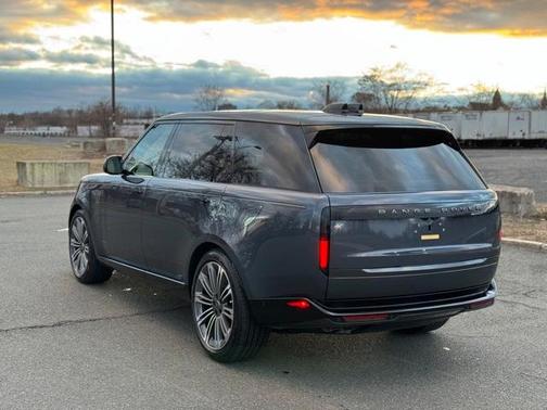 2025 Land Rover Range Rover P530 SE 7 Seat