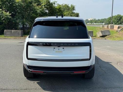 2025 Land Rover Range Rover P400 SE