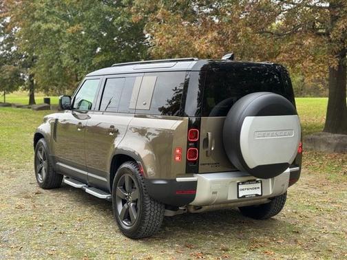 2020 Land Rover Defender 110 SE