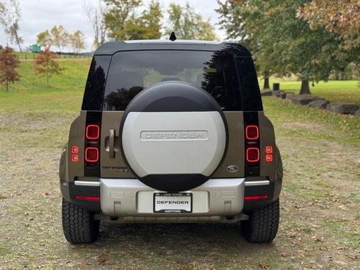 2020 Land Rover Defender 110 SE