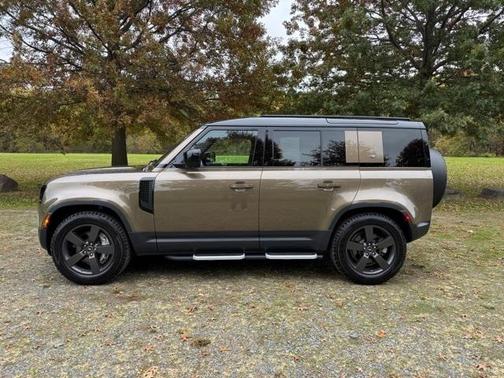 2020 Land Rover Defender 110 SE