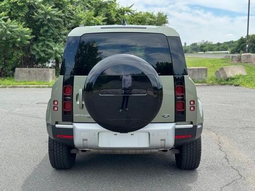 2022 Land Rover Defender 110 SE