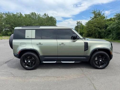 2022 Land Rover Defender 110 SE