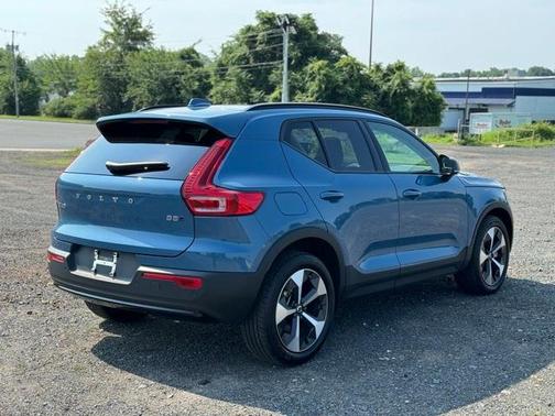 2024 Volvo XC40 B5 Core