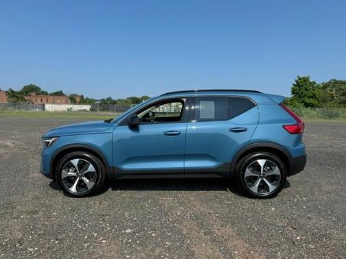 2024 Volvo XC40 B5 Core