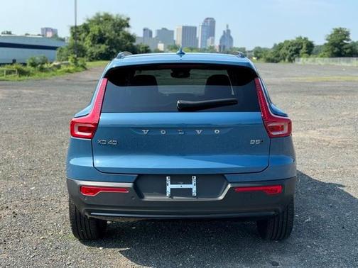 2024 Volvo XC40 B5 Core