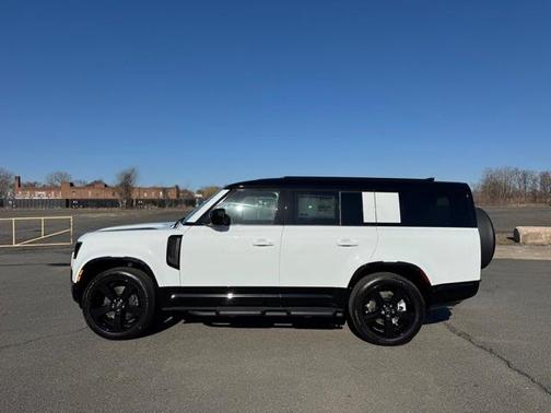 2025 Land Rover Defender P400 X-Dynamic SE