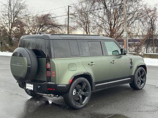 2026 Land Rover Defender 110 X-Dynamic SE