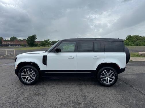 2025 Land Rover Defender P400 X-Dynamic SE