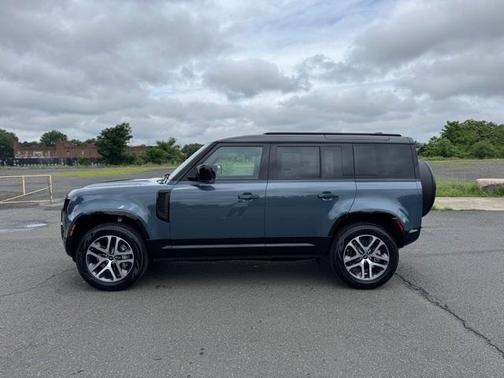 2025 Land Rover Defender P400 X-Dynamic SE