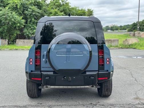 2025 Land Rover Defender P400 X-Dynamic SE