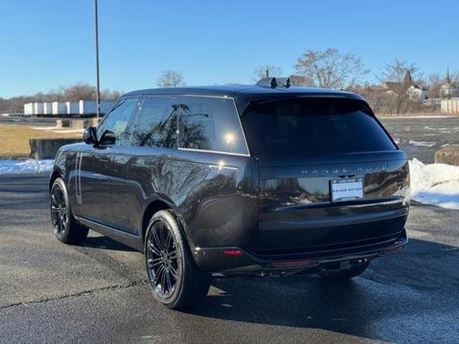 2026 Land Rover Range Rover P530 SE